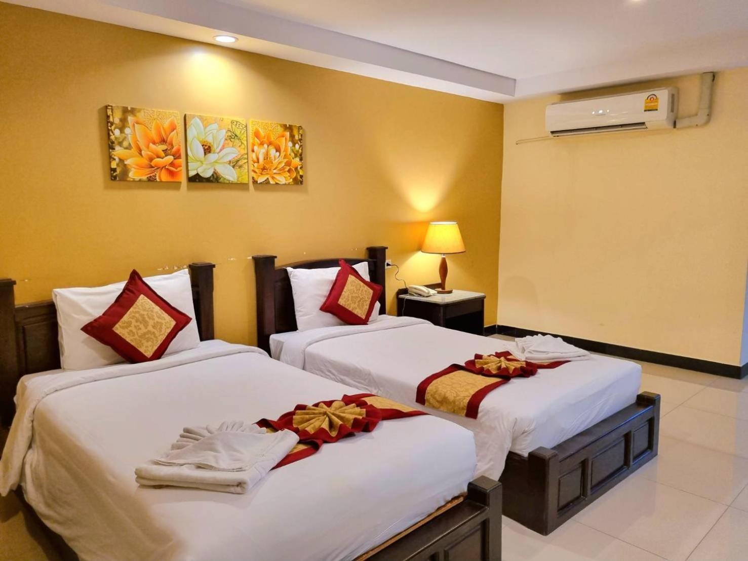 Hotel The Grand Day Night à Pattaya Extérieur photo