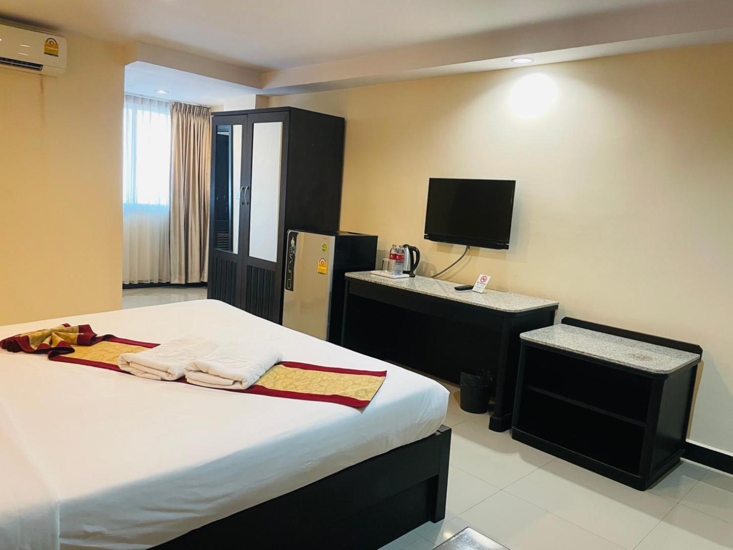 Hotel The Grand Day Night à Pattaya Extérieur photo