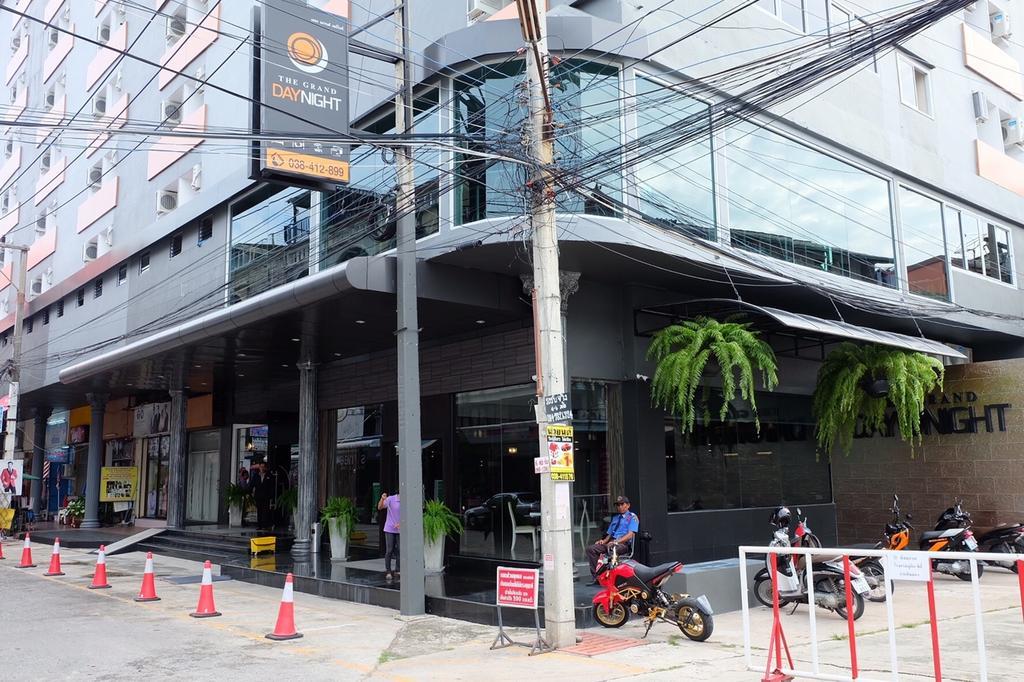Hotel The Grand Day Night à Pattaya Extérieur photo