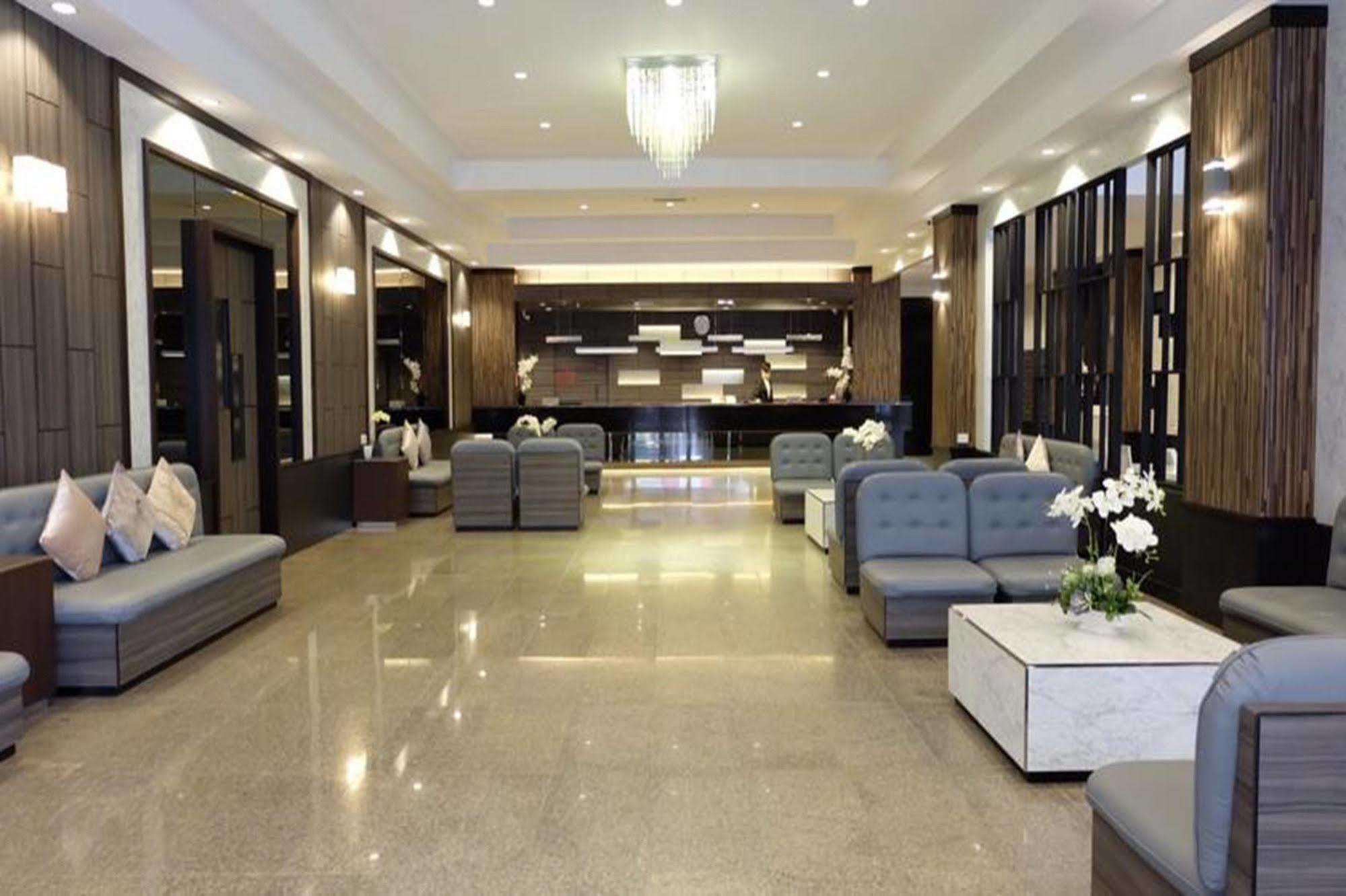 Hotel The Grand Day Night à Pattaya Extérieur photo