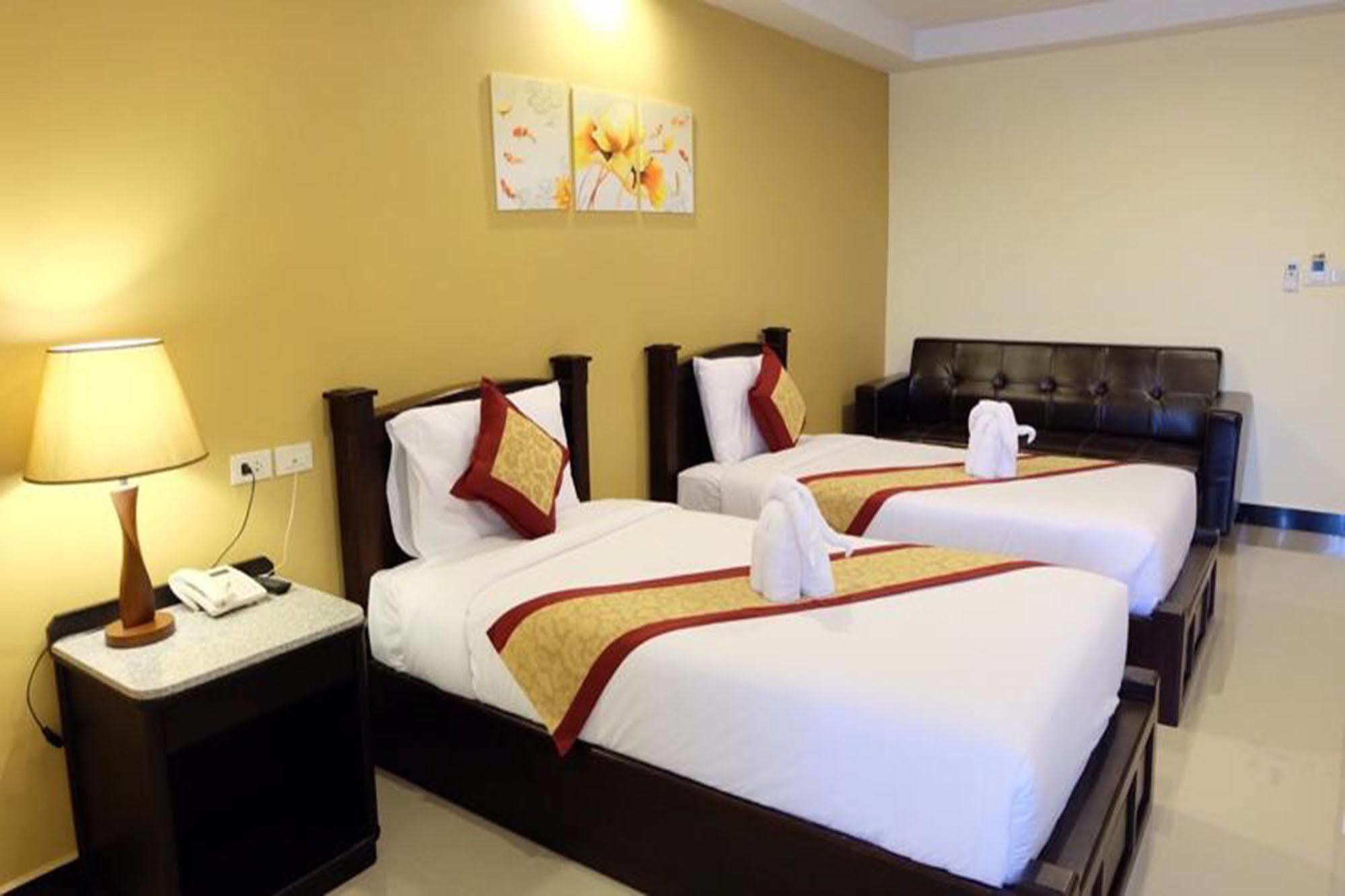 Hotel The Grand Day Night à Pattaya Extérieur photo