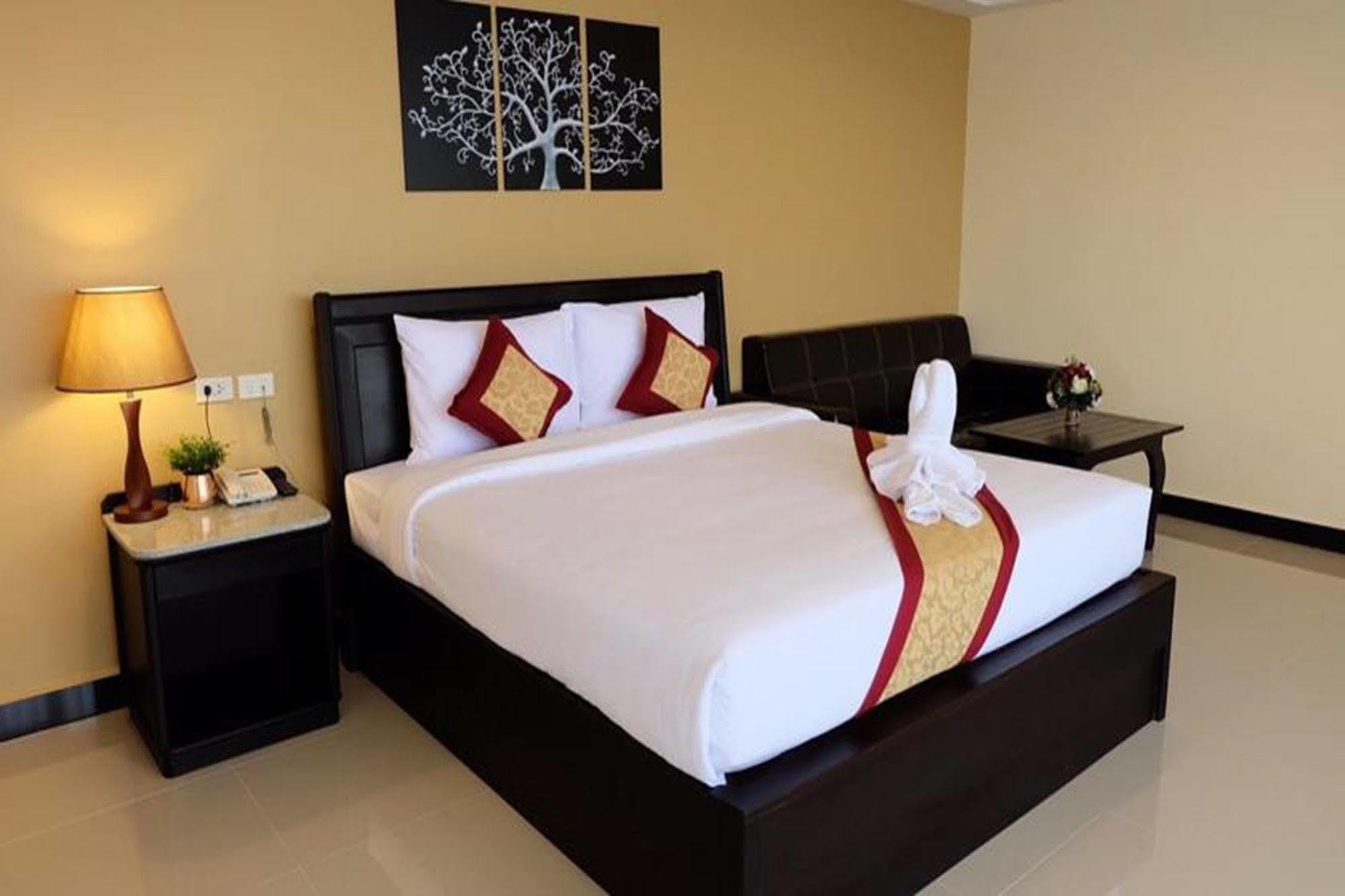 Hotel The Grand Day Night à Pattaya Extérieur photo