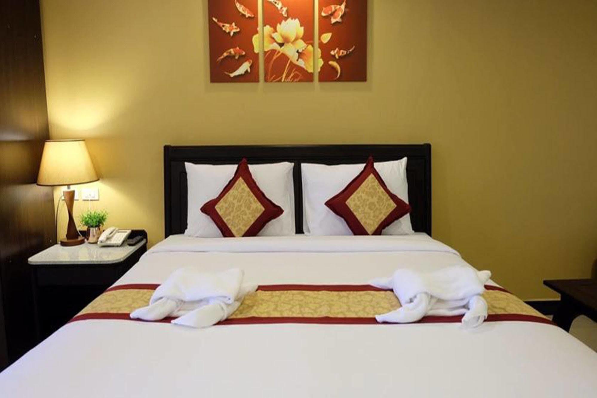 Hotel The Grand Day Night à Pattaya Extérieur photo