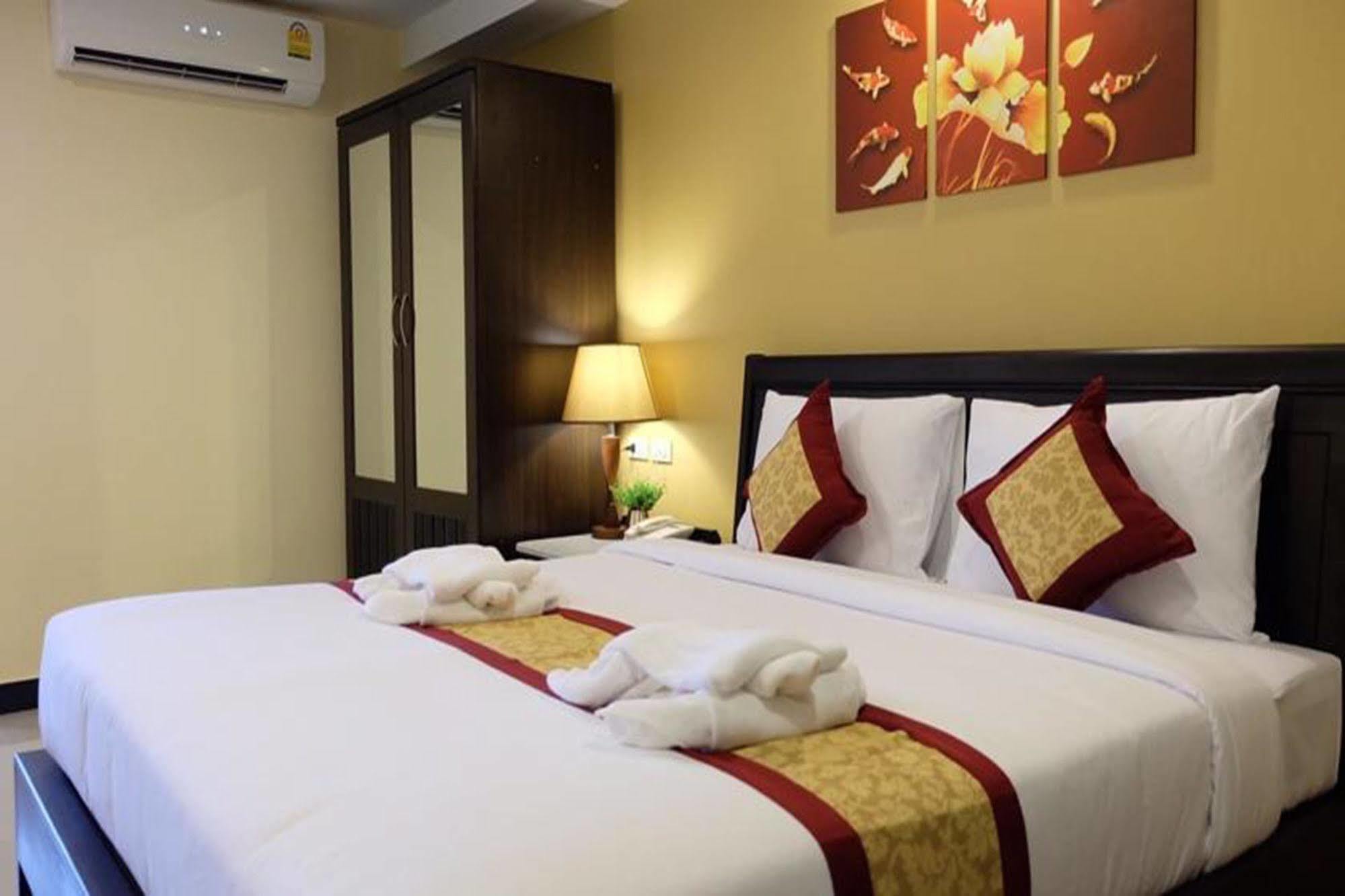 Hotel The Grand Day Night à Pattaya Extérieur photo